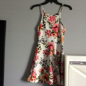 Floral dress in great condition 💕